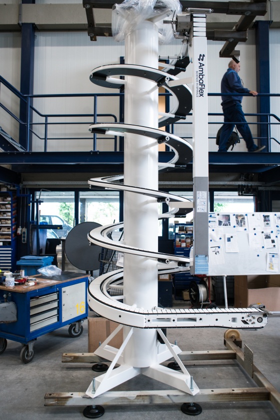 All-purpose spiral conveyor for medium to large products